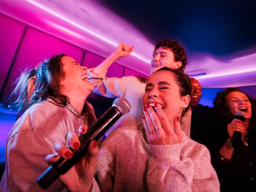 People singing at Lucky Voice