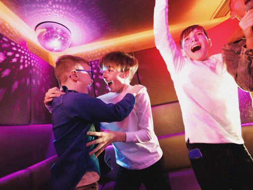 Kids party platinum (grained)